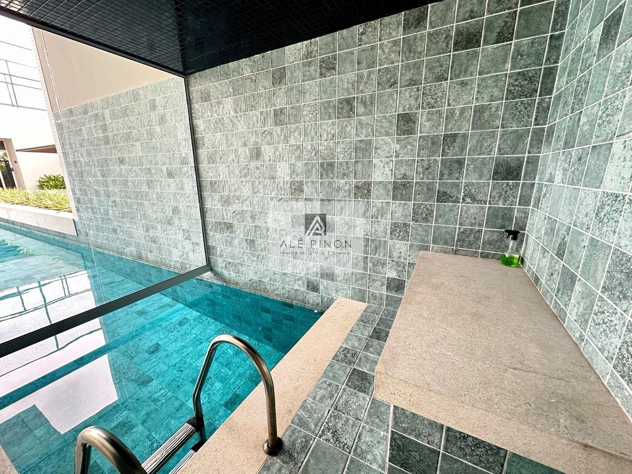 Apartamento de luxo à venda em Belém-PA, bairro Nazaré:4 suítes, 2 salas, 4 banheiros, 3 vagas, 170m².