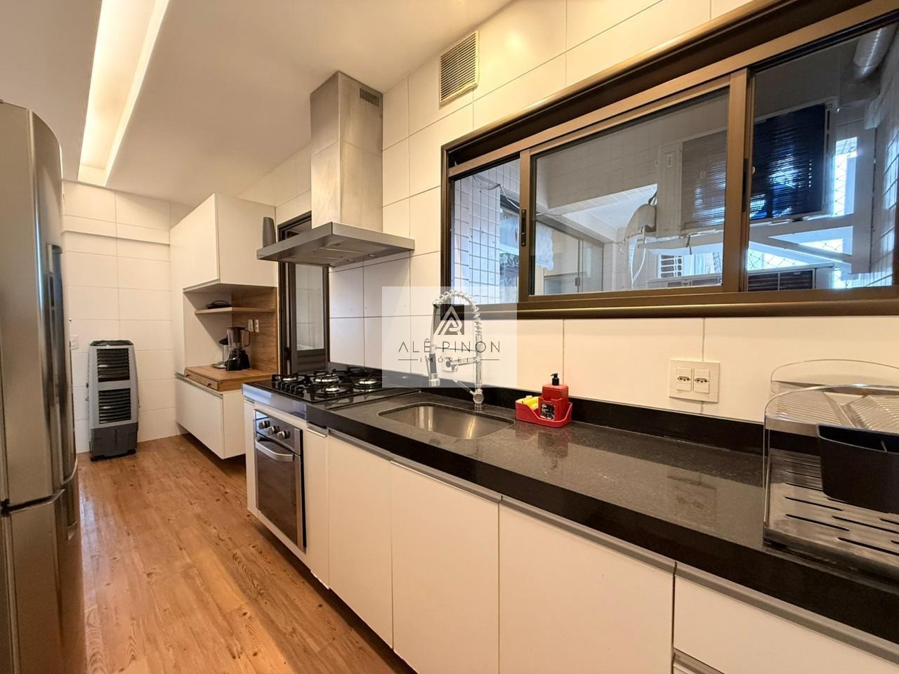 Apartamento de 3 quartos e 3 suítes com 155m² no bairro bati