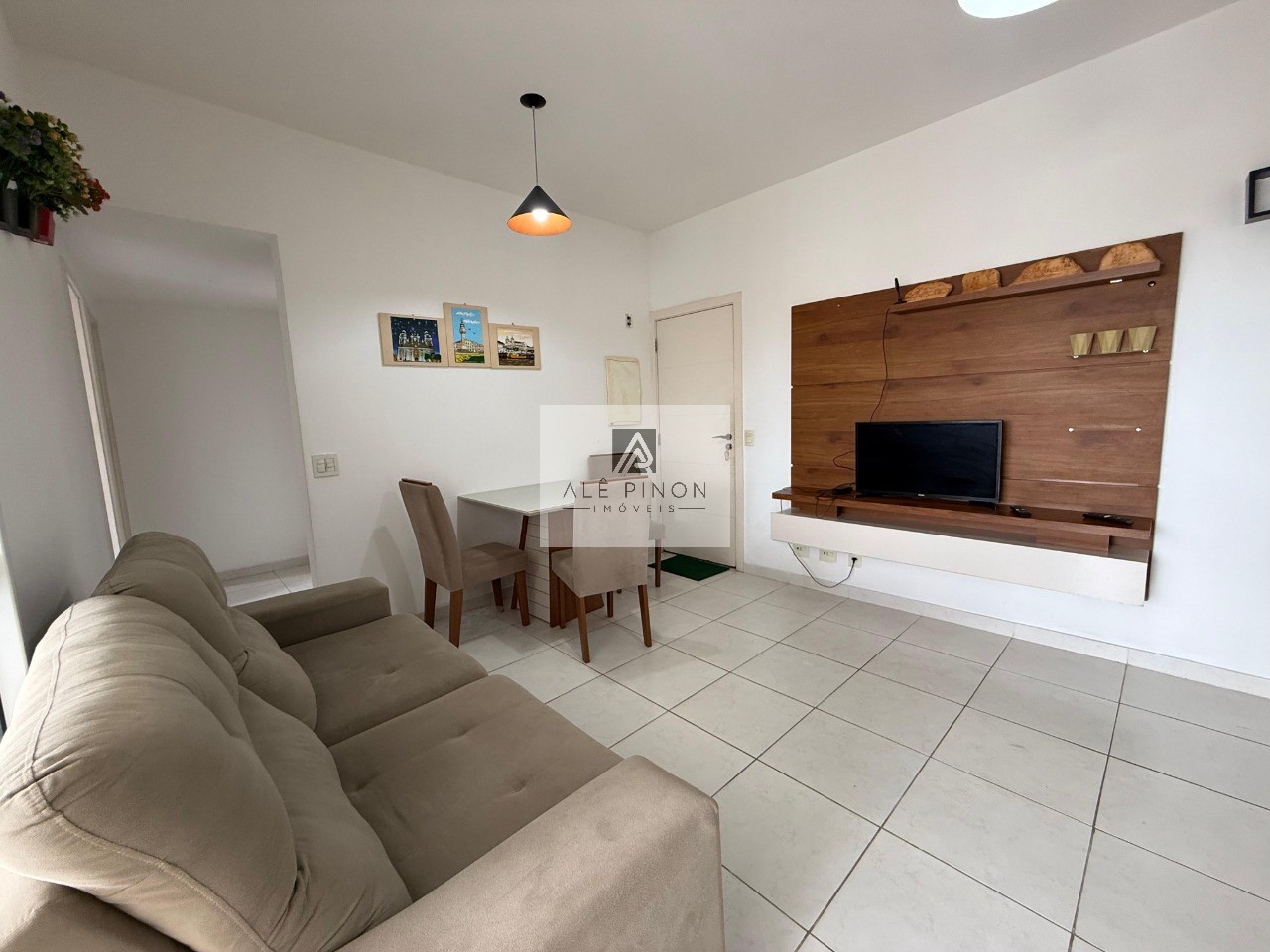 Apartamento de 2 quartos com suíte e vaga de garagem na crem