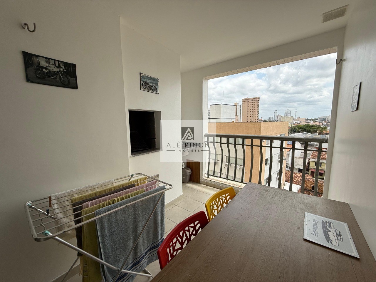 Apartamento de 2 quartos com suíte e vaga de garagem na crem