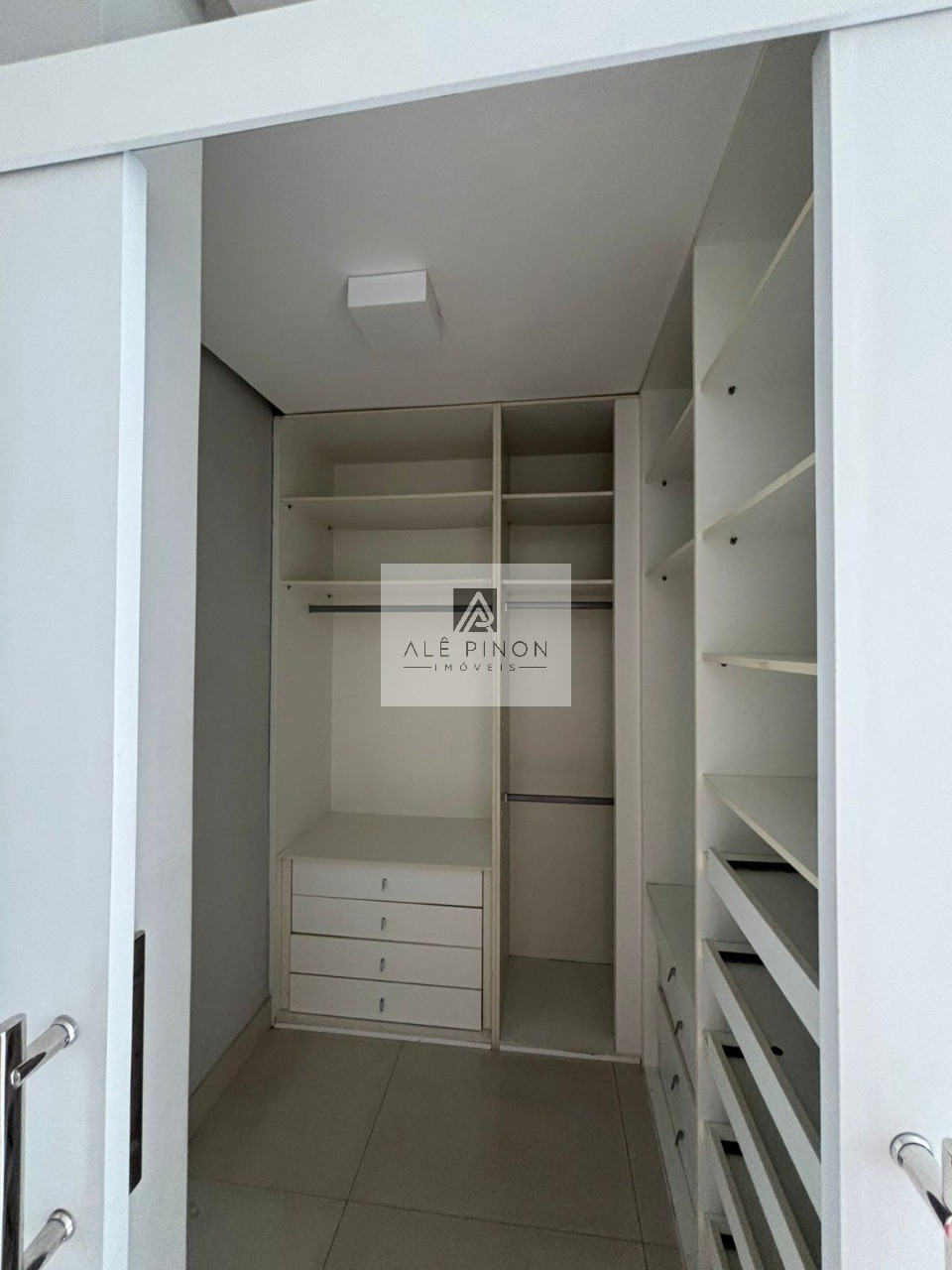 Alugue agora este incrível apartamento de 3 quartos com 3 suítes em Nazaré, Belém-PA! 164m² de conforto e elegância.