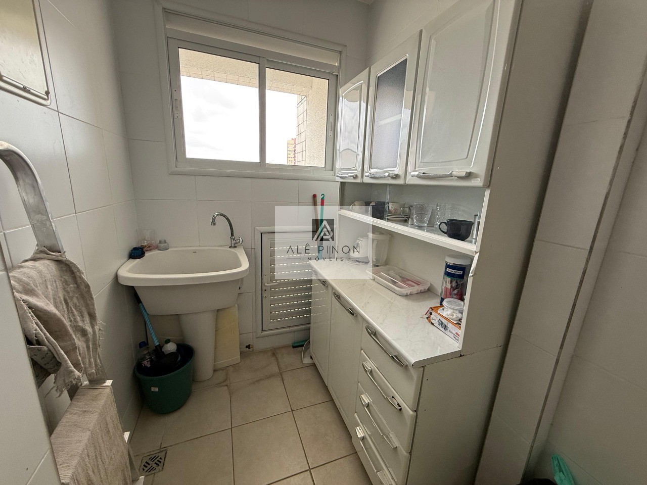 Apartamento de 2 quartos com suíte e vaga de garagem na crem
