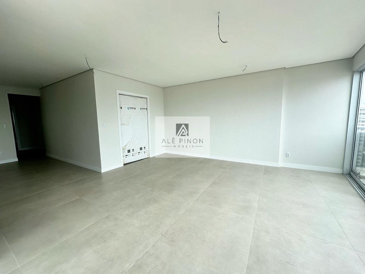 Apartamento de luxo à venda em Belém-PA, bairro Nazaré:4 suítes, 2 salas, 4 banheiros, 3 vagas, 170m².