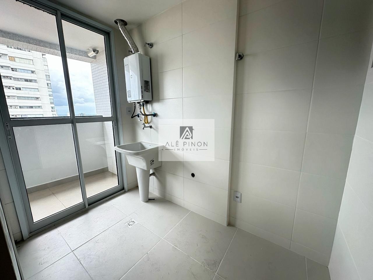 Apartamento de luxo à venda em Belém-PA, bairro Nazaré:4 suítes, 2 salas, 4 banheiros, 3 vagas, 170m².