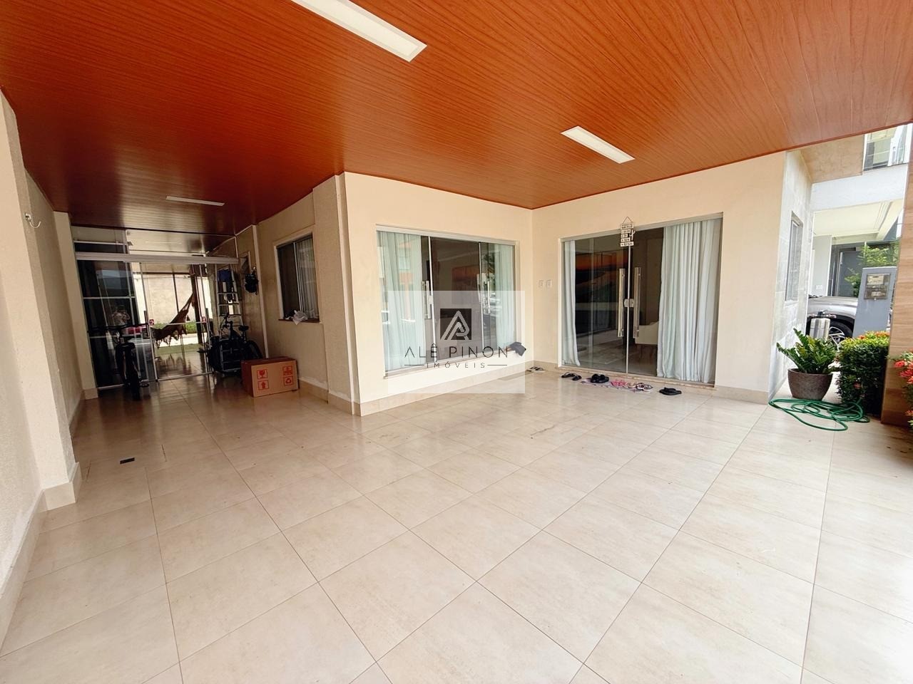 Casa em Condomínio de Luxo no Parque Verde, Belém-PA: 4 Quartos, 1 Suíte, 3 Salas, 2 Vagas de Garagem, 230m² de Área.