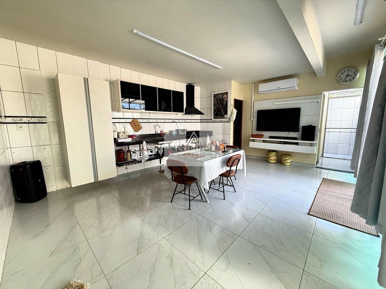 Casa de Luxo em Condomínio no Parque Verde, Belém-PA: 4 Quartos, 1 Suíte, 2 Banheiros, 4 Vagas, 180m². Venha Conferir!