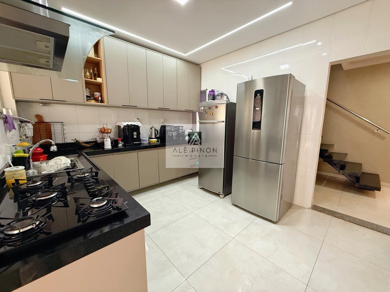 Casa em Condomínio de Luxo no Parque Verde, Belém-PA: 4 Quartos, 1 Suíte, 3 Salas, 2 Vagas de Garagem, 230m² de Área.