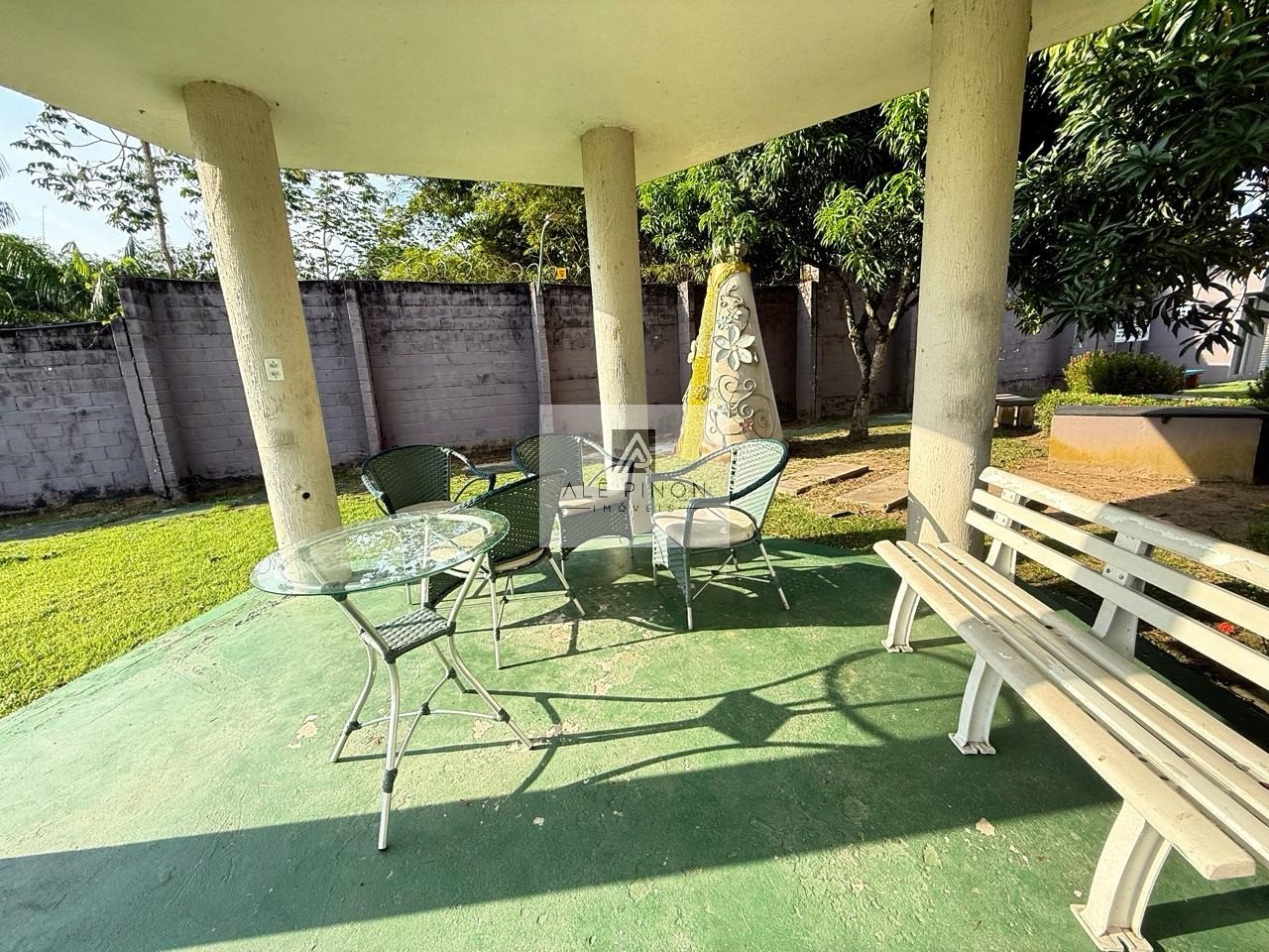Casa de Luxo em Condomínio no Parque Verde, Belém-PA: 4 Quartos, 1 Suíte, 2 Banheiros, 4 Vagas, 180m². Venha Conferir!