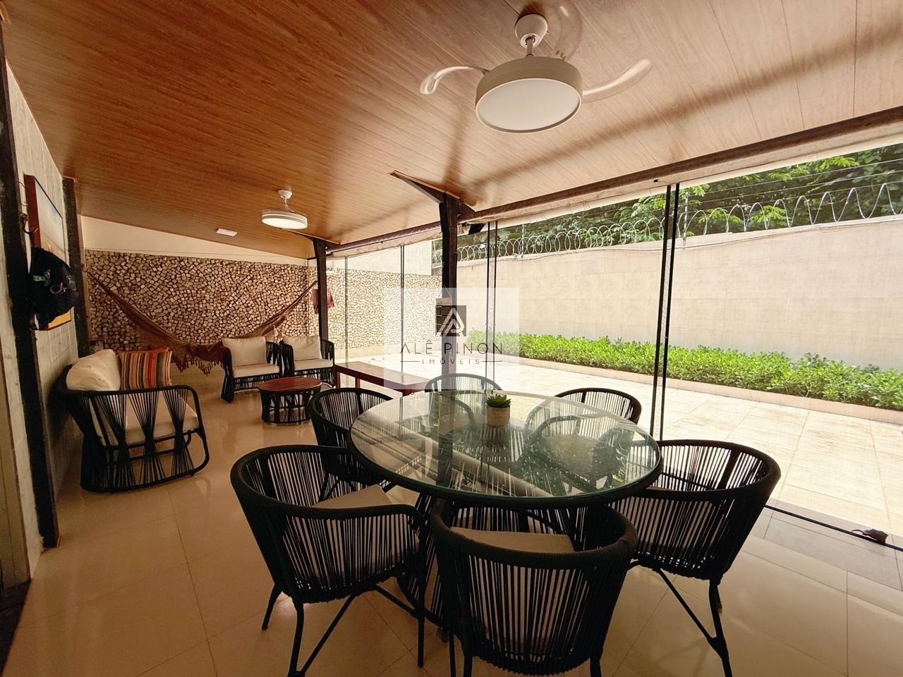 Casa em Condomínio de Luxo no Parque Verde, Belém-PA: 4 Quartos, 1 Suíte, 3 Salas, 2 Vagas de Garagem, 230m² de Área.