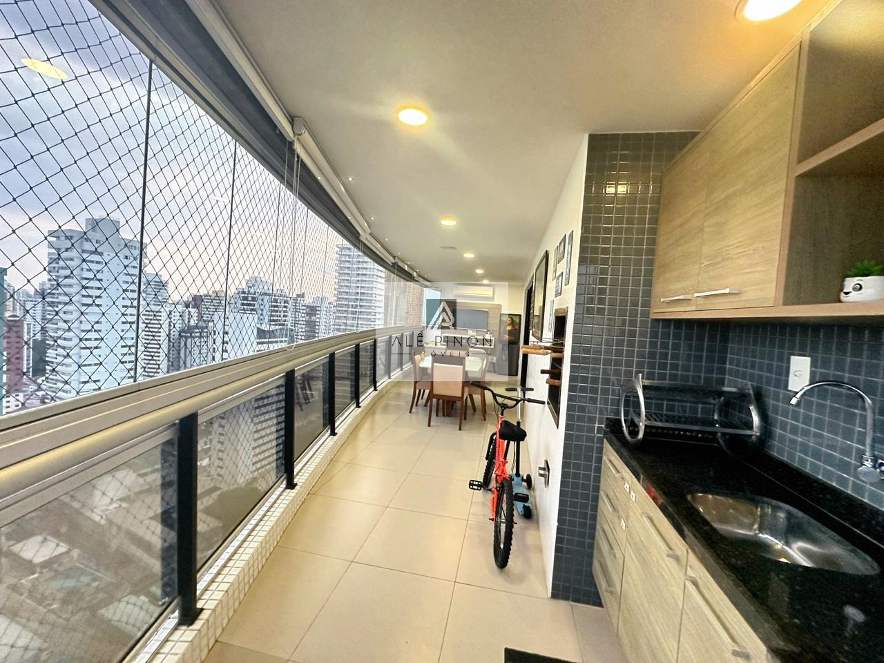 Luxuoso apartamento de 3 quartos e 3 suítes no umarizal, bel