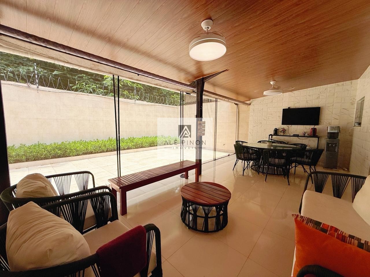 Casa em Condomínio de Luxo no Parque Verde, Belém-PA: 4 Quartos, 1 Suíte, 3 Salas, 2 Vagas de Garagem, 230m² de Área.