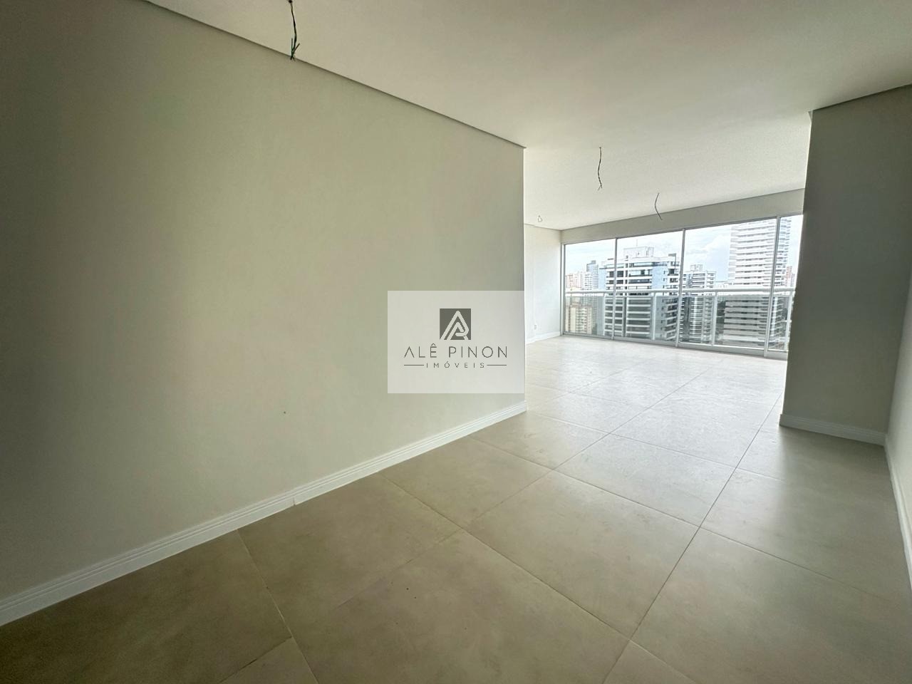 Apartamento de luxo à venda em Belém-PA, bairro Nazaré:4 suítes, 2 salas, 4 banheiros, 3 vagas, 170m².