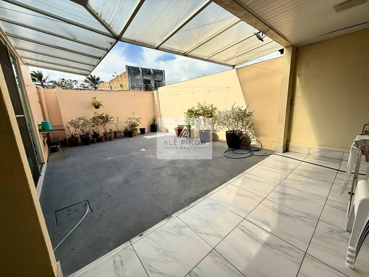 Casa de Luxo em Condomínio no Parque Verde, Belém-PA: 4 Quartos, 1 Suíte, 2 Banheiros, 4 Vagas, 180m². Venha Conferir!