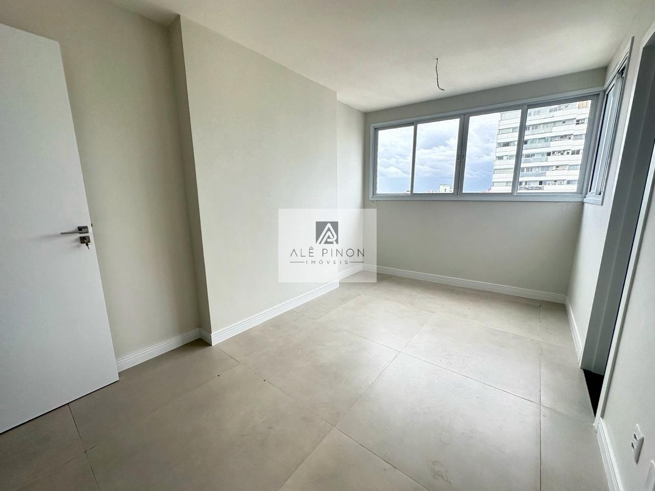 Apartamento de luxo à venda em Belém-PA, bairro Nazaré:4 suítes, 2 salas, 4 banheiros, 3 vagas, 170m².