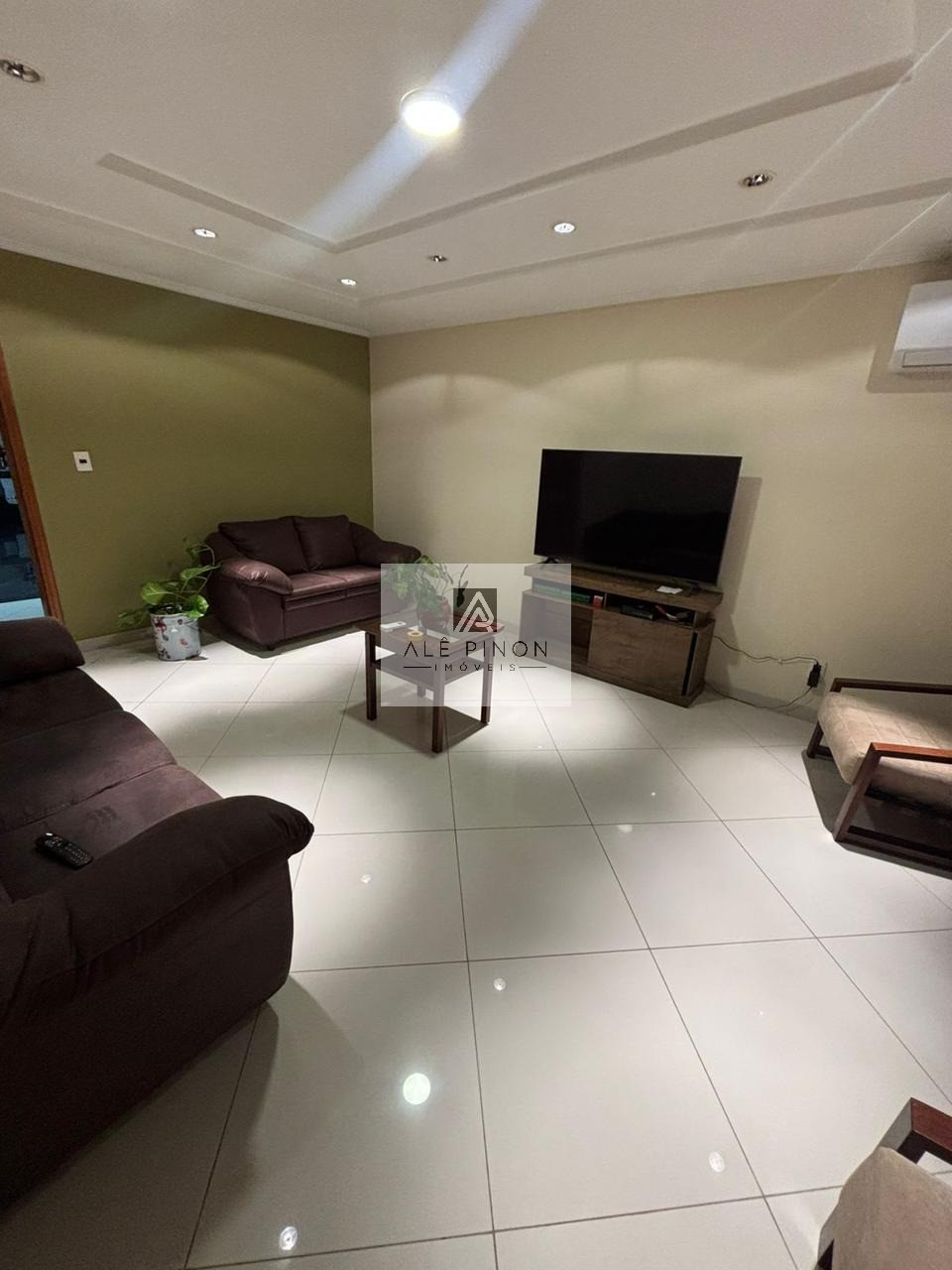 Imponente residência de luxo com 4 suítes e 3 vagas em condomínio exclusivo em Batista Campos, Belém-PA