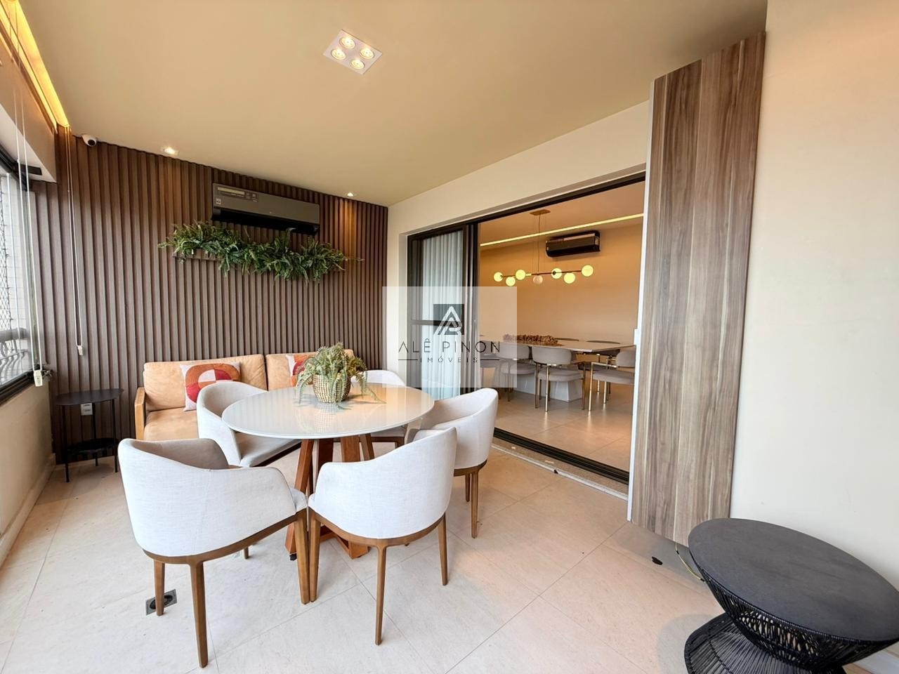 Apartamento de 3 quartos e 3 suítes com 155m² no bairro bati