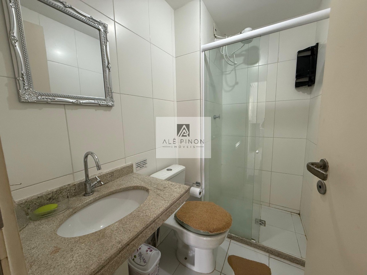 Apartamento de 2 quartos com suíte e vaga de garagem na crem