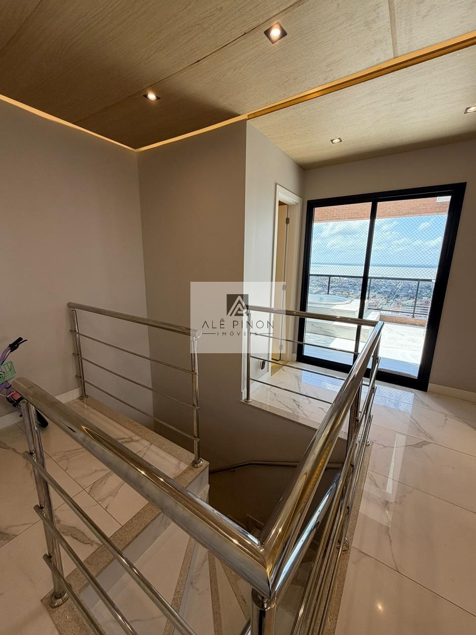 Cobertura de alto padrão para venda ou locação em Belém-PA, no bairro Batista Campos: 3 quartos, 3 suítes, 1 sala, 4 banheiros, 3 vagas, 149m².