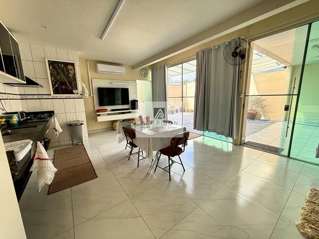 Casa em Condomínio de Luxo no Parque Verde, Belém-PA: 4 Quartos, 1 Suíte, 3 Salas, 2 Vagas de Garagem, 230m² de Área.