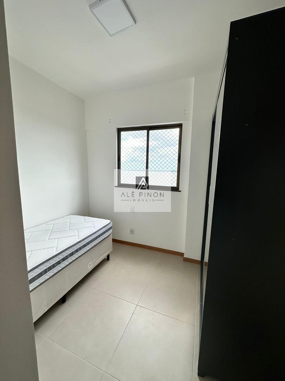 Espaçoso apartamento de 3 quartos com suíte e garagem em con