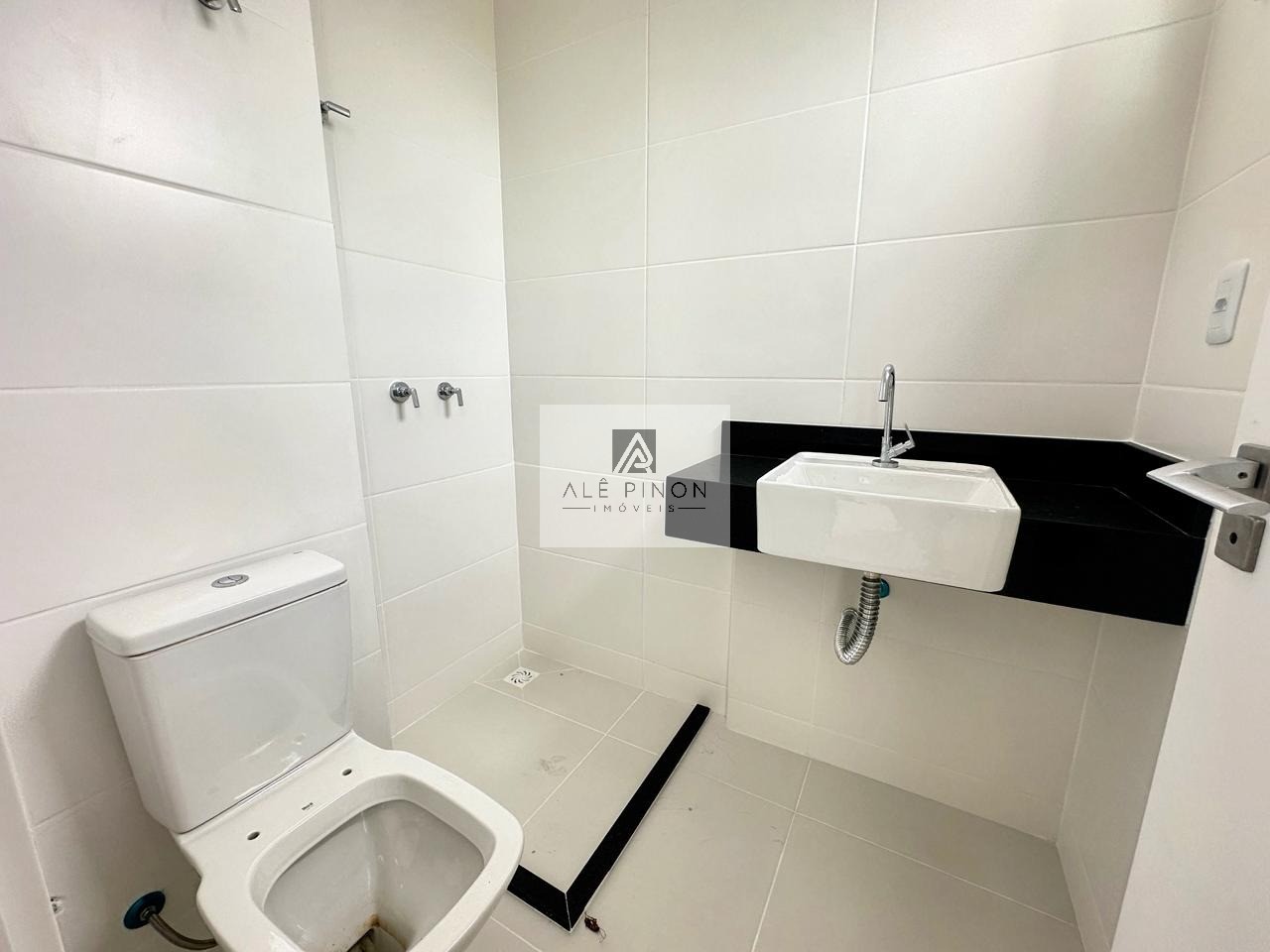 Apartamento de luxo à venda em Belém-PA, bairro Nazaré:4 suítes, 2 salas, 4 banheiros, 3 vagas, 170m².
