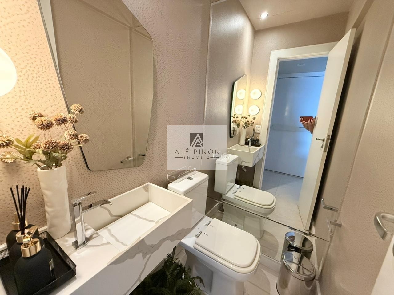 Apartamento de 3 quartos e 3 suítes com 155m² no bairro bati