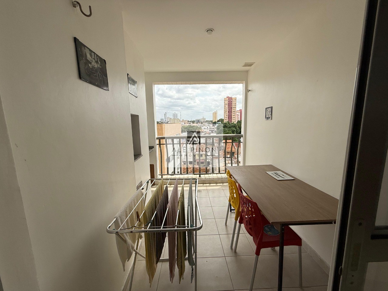 Apartamento de 2 quartos com suíte e vaga de garagem na crem