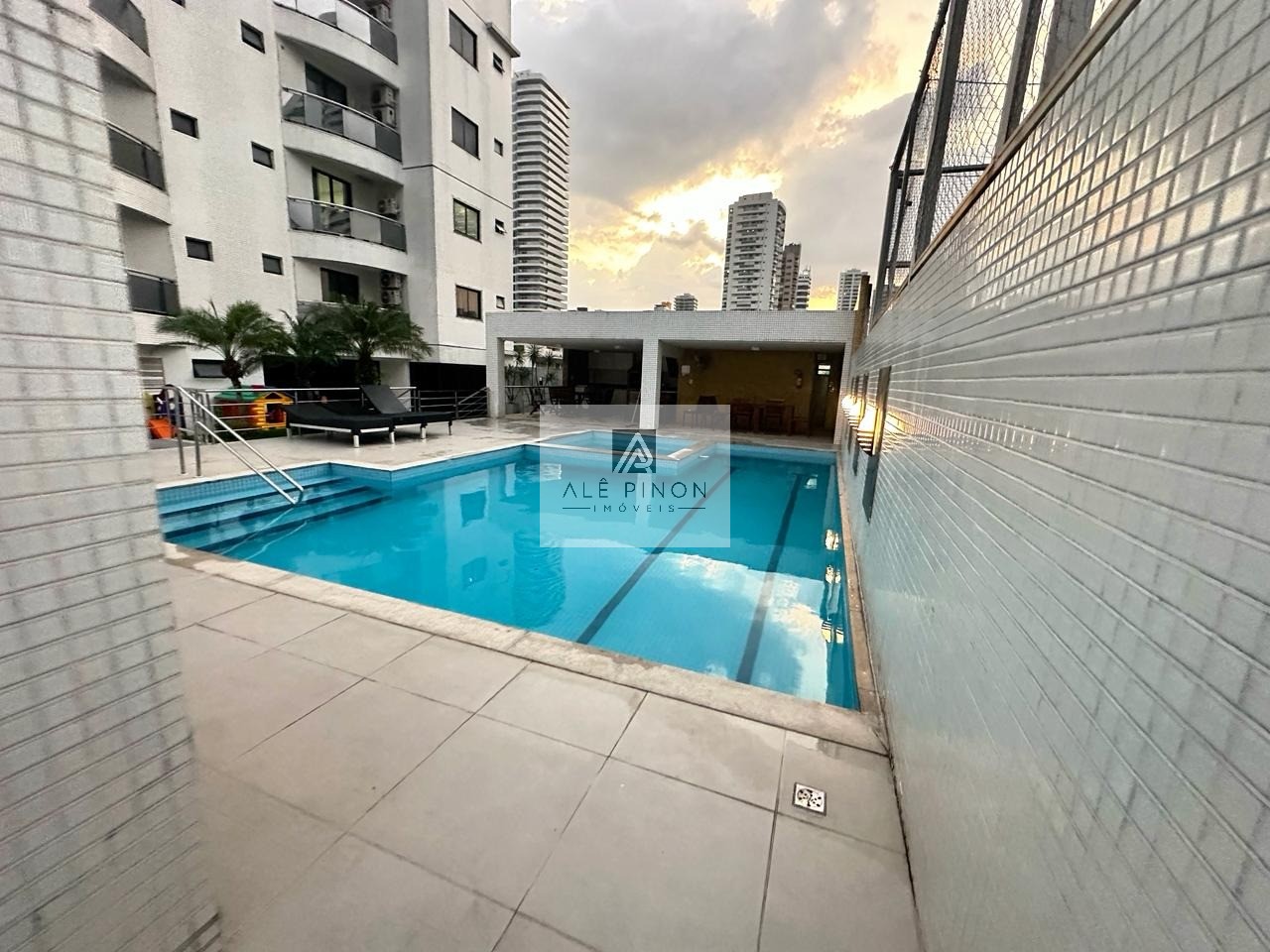 Luxuoso apartamento de 3 quartos e 3 suítes no umarizal, bel