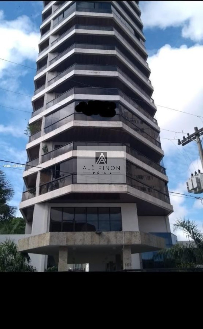Imponente residência de luxo com 4 suítes e 3 vagas em condo