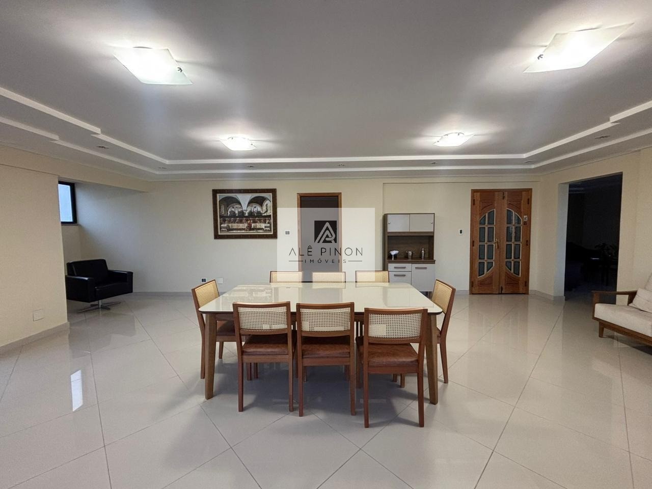 Imponente residência de luxo com 4 suítes e 3 vagas em condomínio exclusivo em Batista Campos, Belém-PA