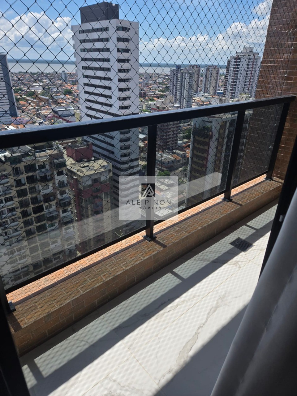 Cobertura de alto padrão para venda ou locação em Belém-PA, no bairro Batista Campos: 3 quartos, 3 suítes, 1 sala, 4 banheiros, 3 vagas, 149m².