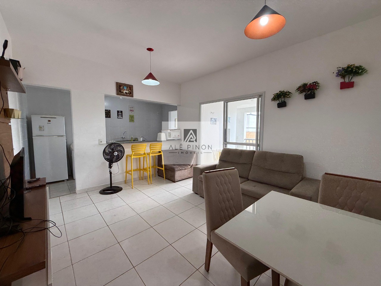 Apartamento de 2 quartos com suíte e vaga de garagem na crem