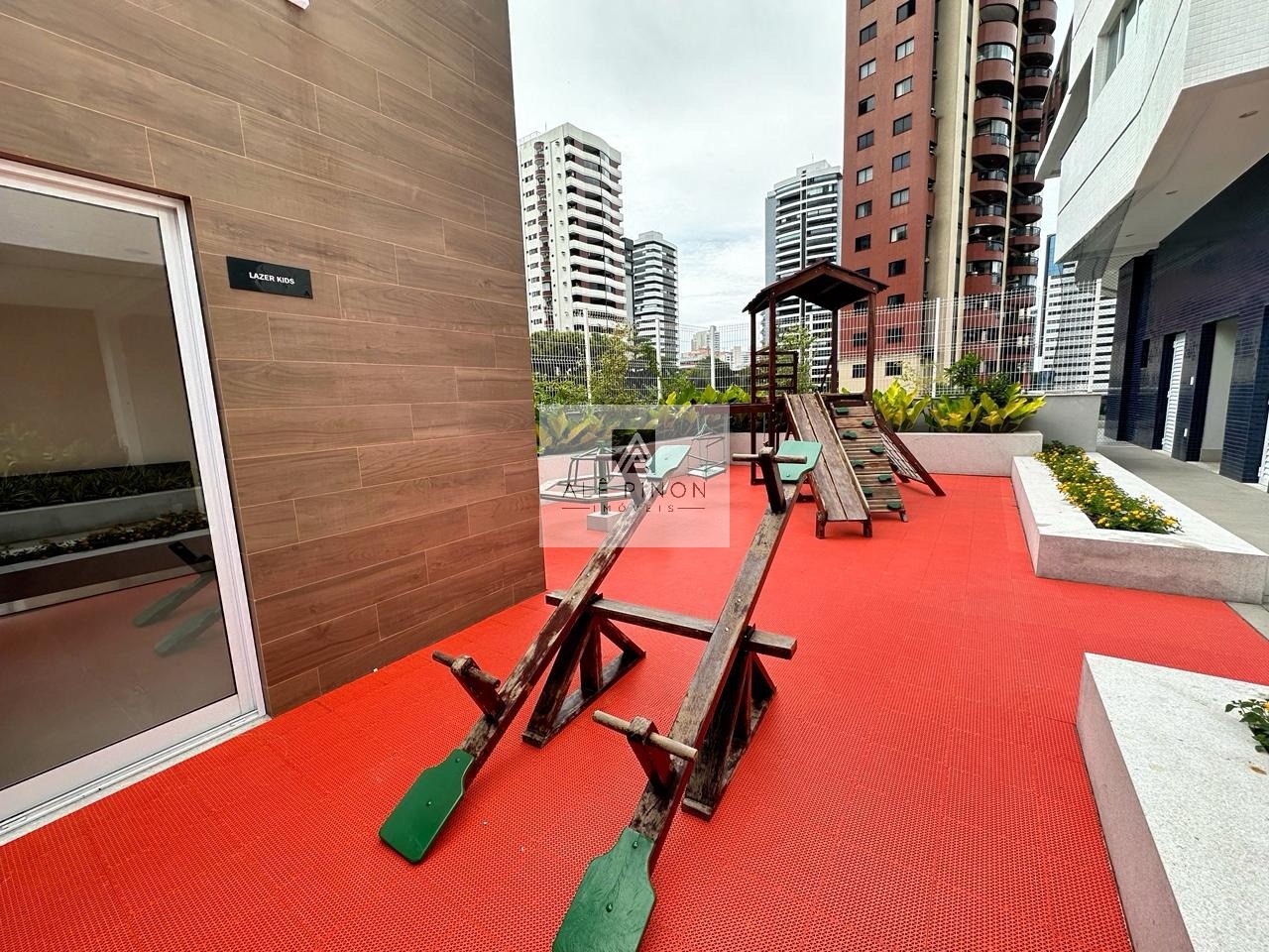 Apartamento de luxo à venda em Belém-PA, bairro Nazaré:4 suítes, 2 salas, 4 banheiros, 3 vagas, 170m².