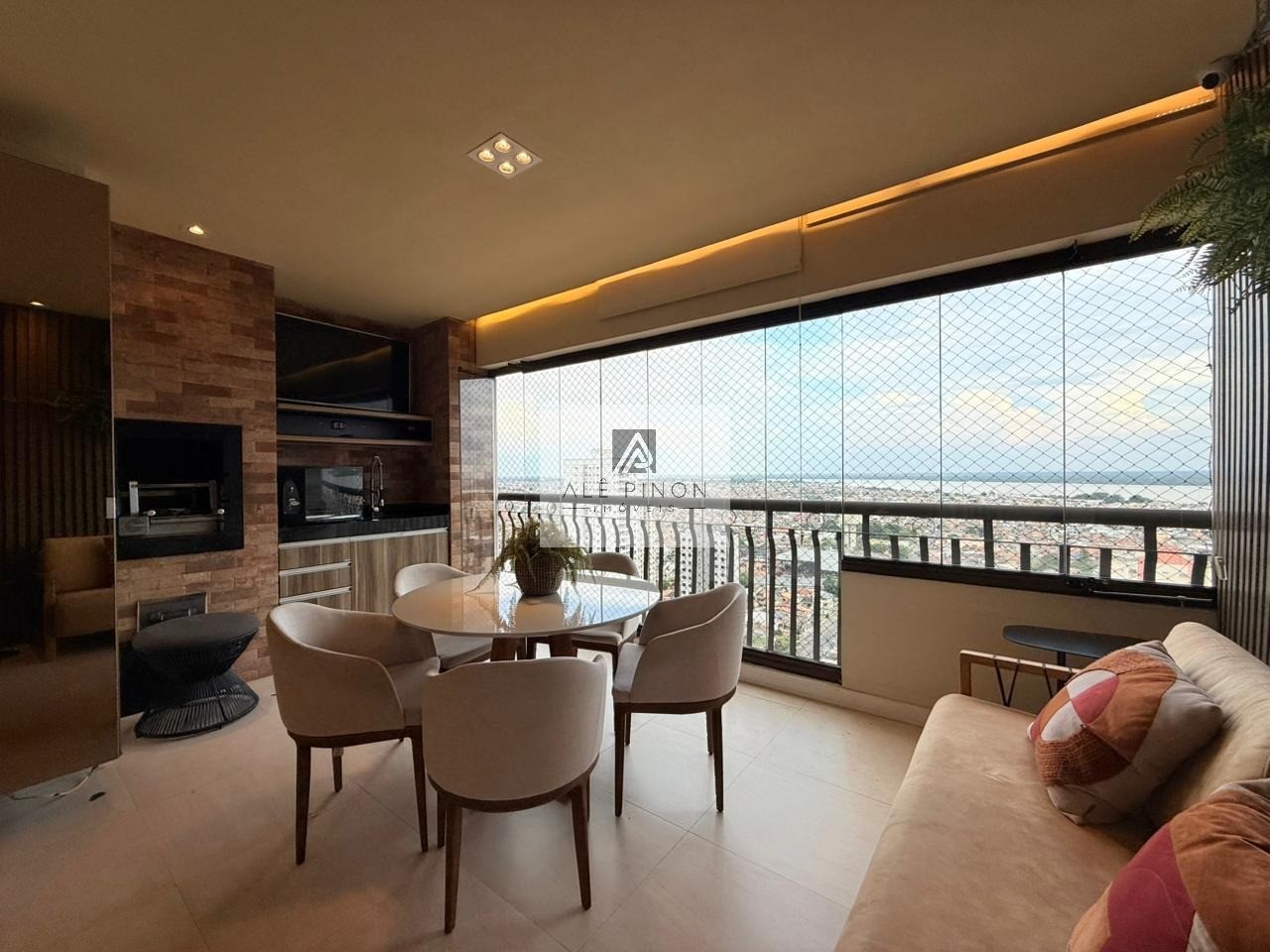 Apartamento de 3 quartos e 3 suítes com 155m² no bairro bati