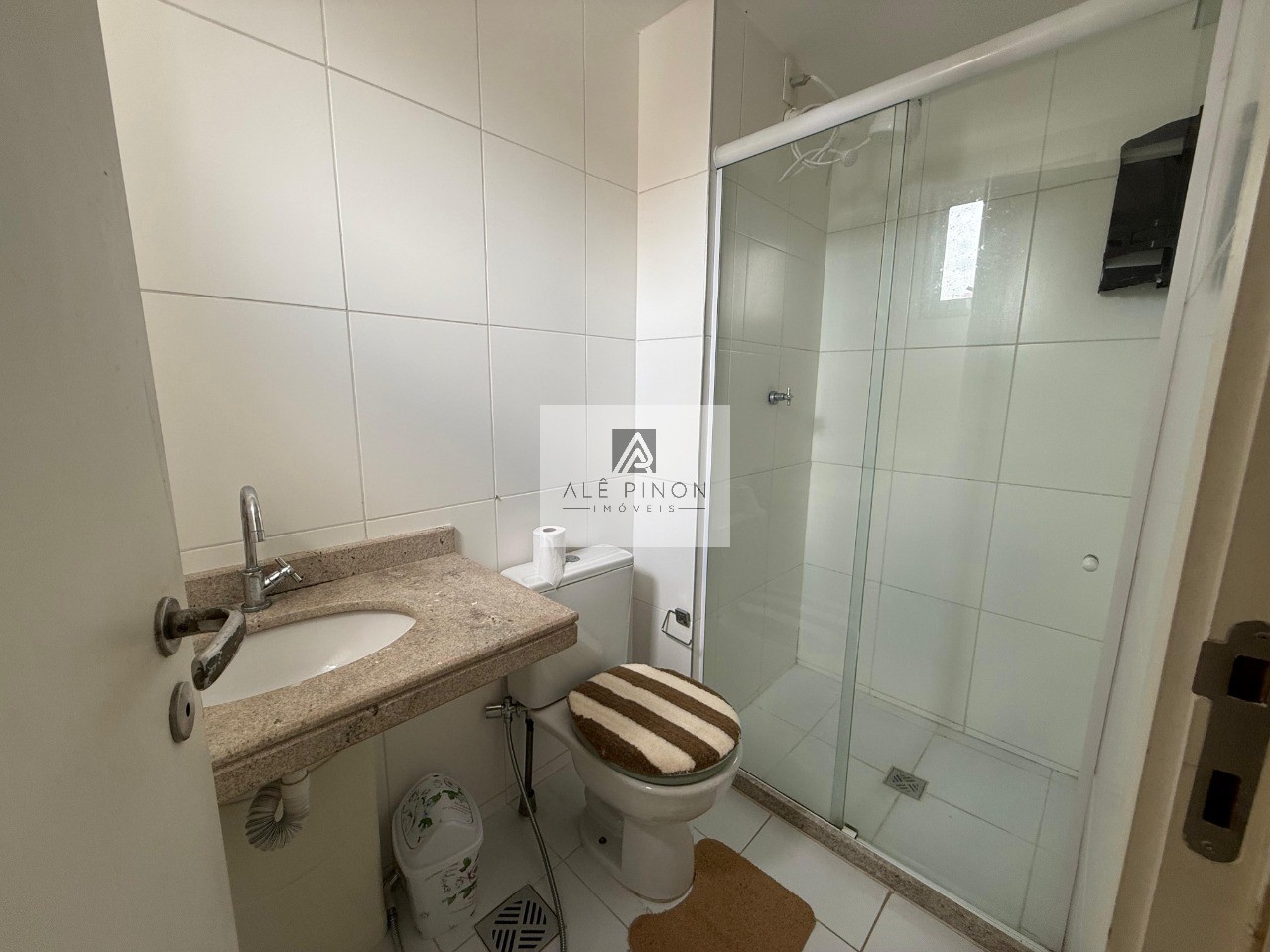 Apartamento de 2 quartos com suíte e vaga de garagem na crem