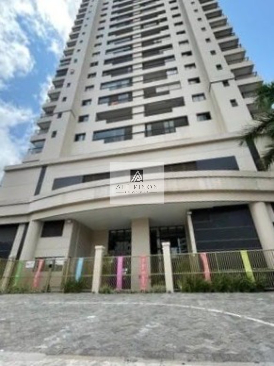 Apartamento de 3 quartos e 3 suítes com 155m² no bairro bati