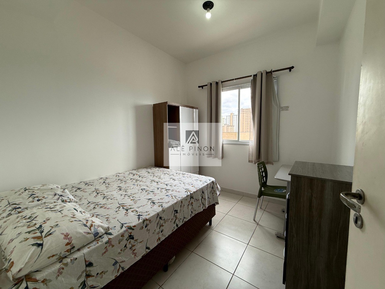 Apartamento de 2 quartos com suíte e vaga de garagem na crem