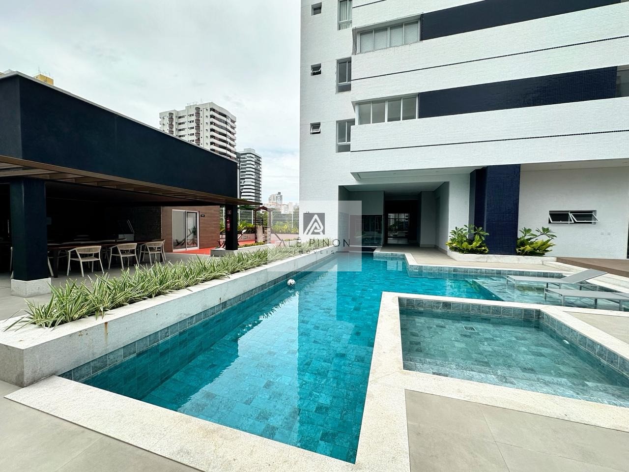Apartamento de luxo à venda em Belém-PA, bairro Nazaré:4 suítes, 2 salas, 4 banheiros, 3 vagas, 170m².