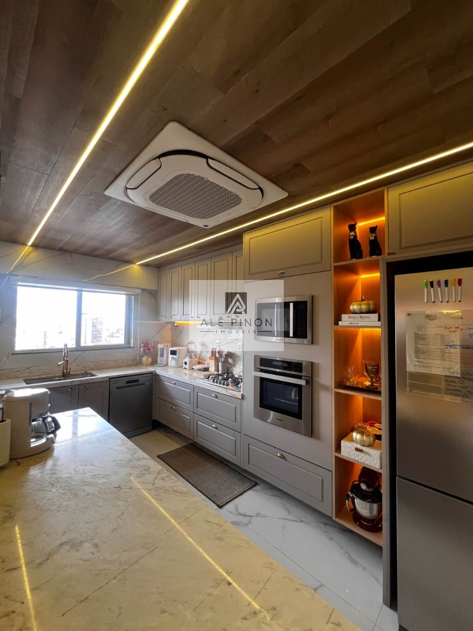 Apartamento de luxo com 2 suítes e 3 vagas de garagem em bel