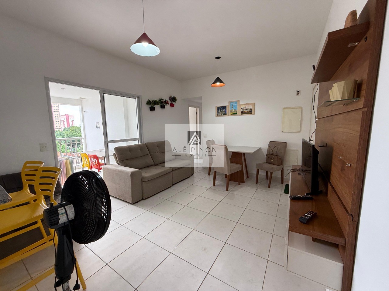 Apartamento de 2 quartos com suíte e vaga de garagem na crem