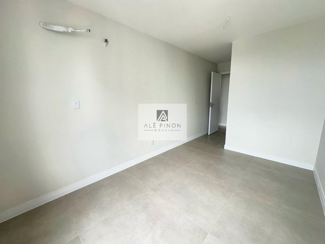 Apartamento de luxo à venda em Belém-PA, bairro Nazaré:4 suítes, 2 salas, 4 banheiros, 3 vagas, 170m².