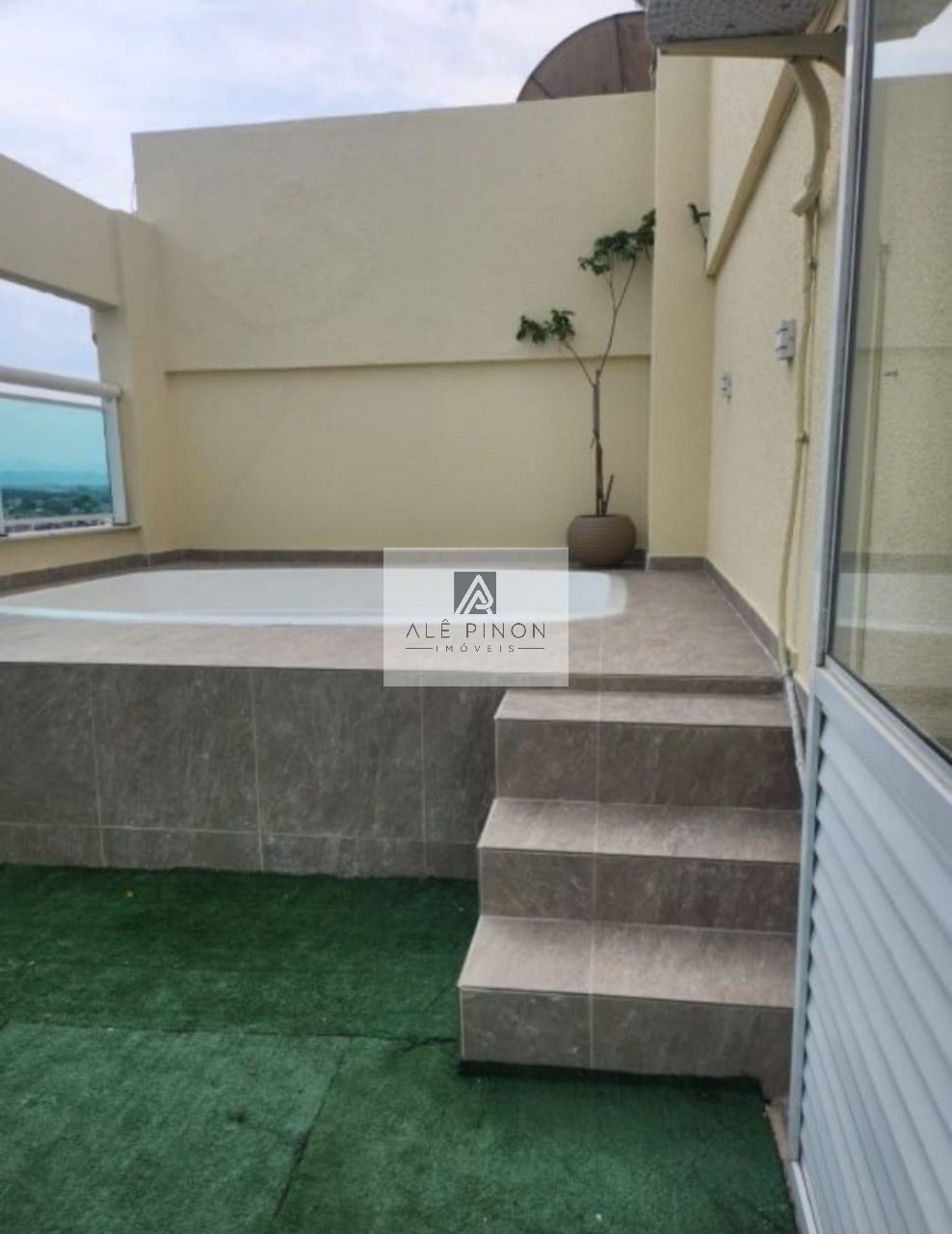 Oportunidade imperdível: Apartamento de luxo na Praia Campista, Macaé-RJ, com 3 quartos, 3 suítes e 145m²!