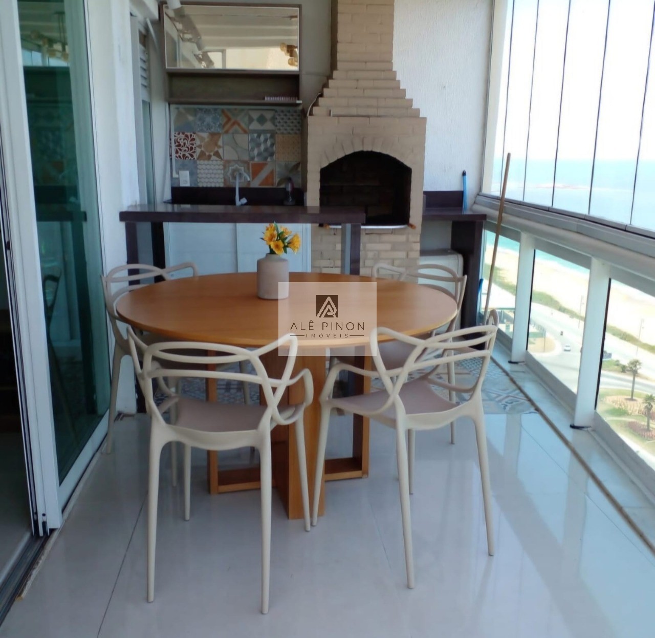 Oportunidade imperdível: Apartamento de luxo na Praia Campista, Macaé-RJ, com 3 quartos, 3 suítes e 145m²!