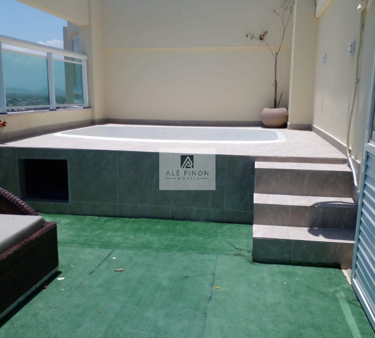 Oportunidade imperdível: Apartamento de luxo na Praia Campista, Macaé-RJ, com 3 quartos, 3 suítes e 145m²!