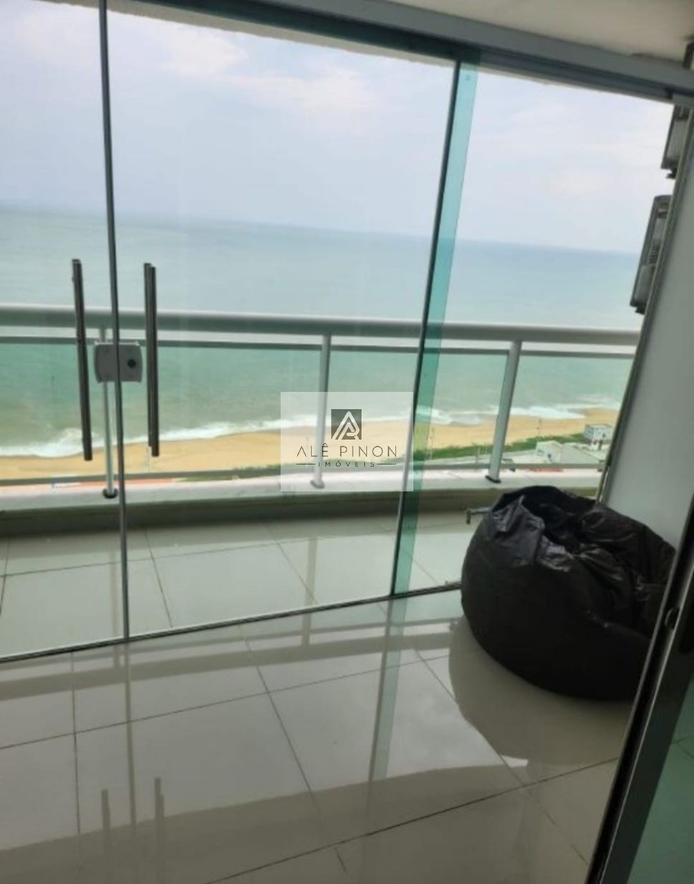 Oportunidade imperdível: Apartamento de luxo na Praia Campista, Macaé-RJ, com 3 quartos, 3 suítes e 145m²!