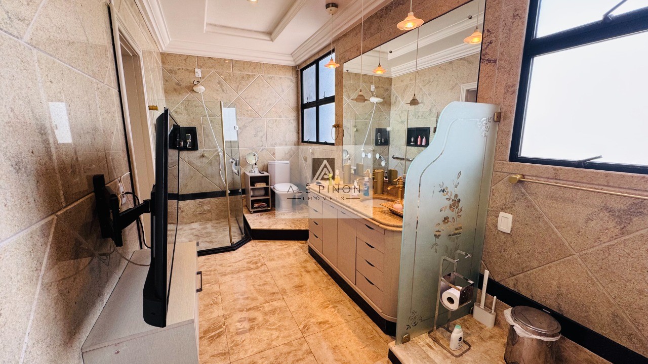 Imperdível apartamento de luxo com 4 quartos e 4 suítes na Campina, Belém-PA - 512m², 4 vagas!