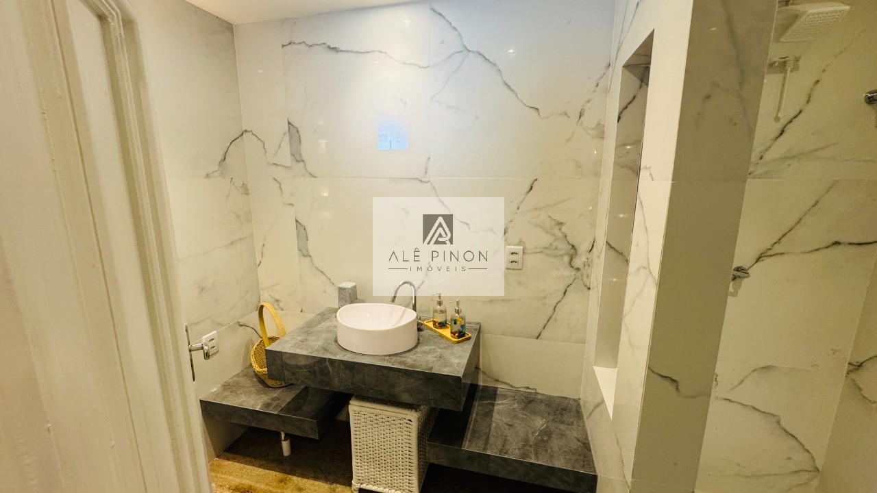 Imperdível apartamento de luxo com 4 quartos e 4 suítes na Campina, Belém-PA - 512m², 4 vagas!