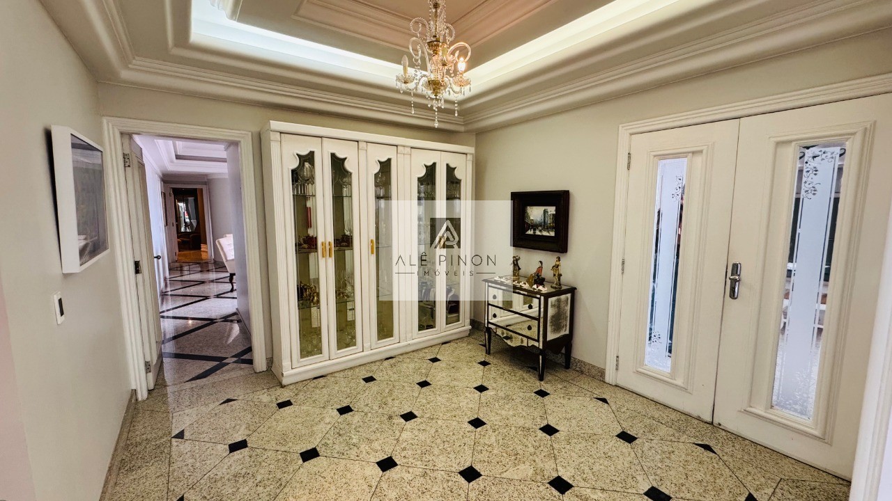 Imperdível apartamento de luxo com 4 quartos e 4 suítes na Campina, Belém-PA - 512m², 4 vagas!