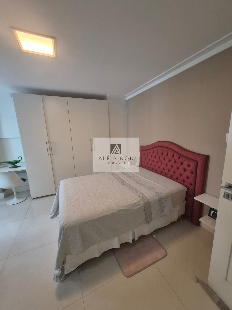 Apartamento à venda em Belém-PA, Umarizal: 4 quartos, 3 suítes, 3 salas, 6 banheiros, 3 vagas, 272m². Venha conhecer!