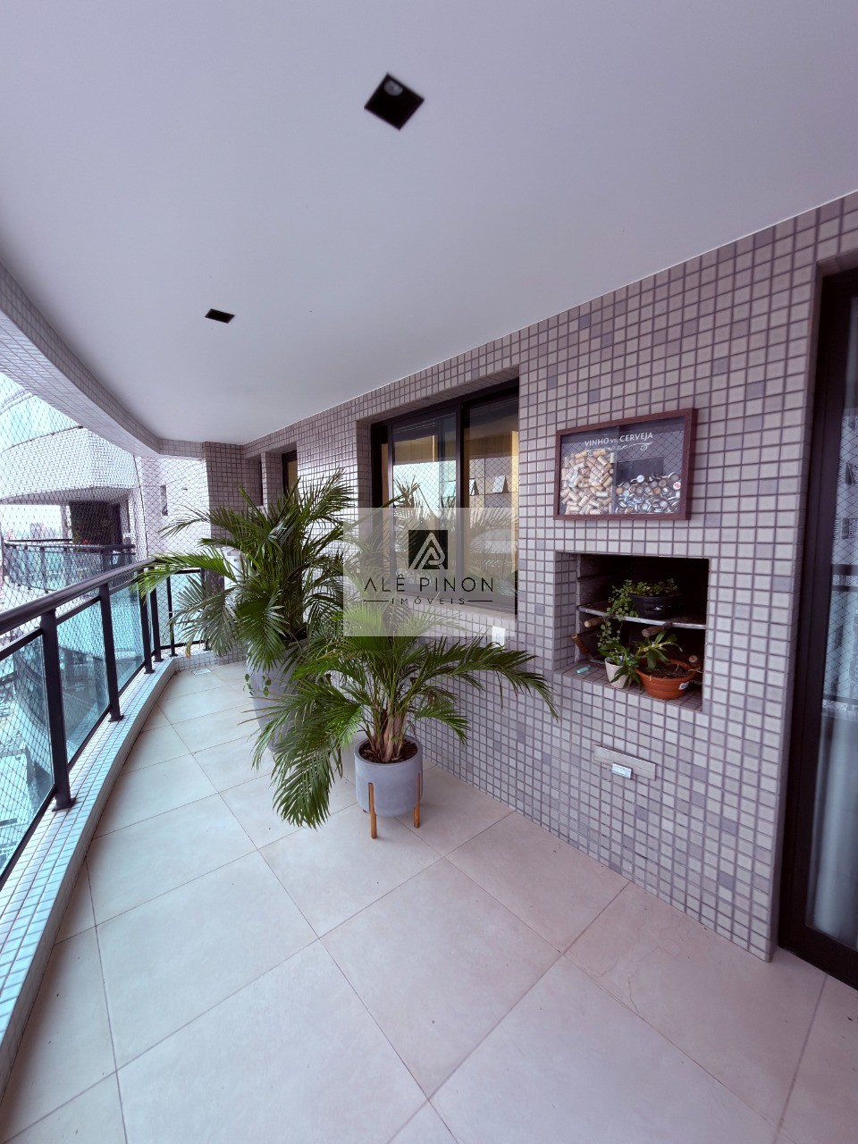 Belém-PA: Apartamento para locação no bairro Umarizal com 2 suítes, 2 salas e 2 vagas de garagem, 110m². Venha conferir!